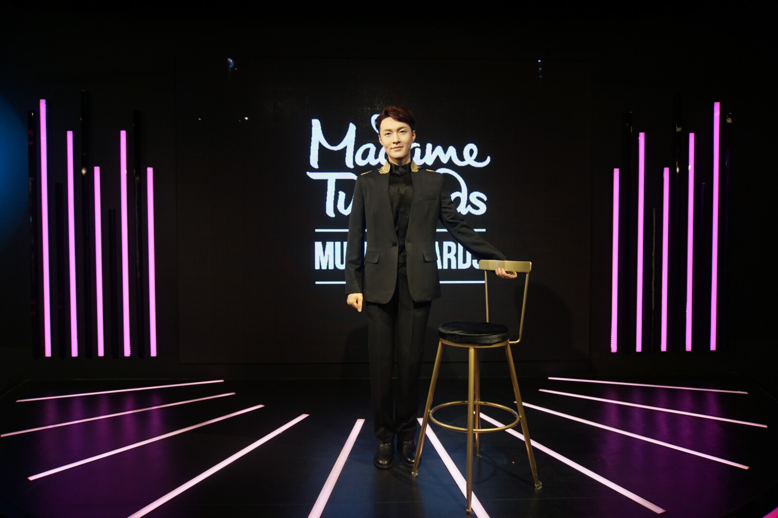 Lay Zhang