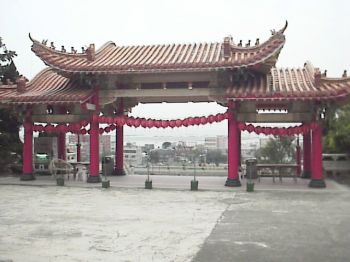 广场前 摄影：郭香妙