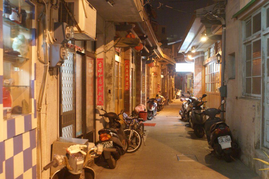 夜晚的中央老街 摄影：Eva隨手拍