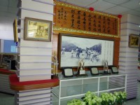 入口处奖座及奖杯<br/> 摄影：Eva隨手拍