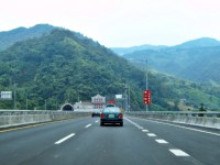 雪山隧道前路段风景<br/> 摄影：林仲哲