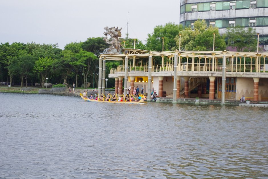 龙潭湖是端午龙舟赛场地 摄影：Eva隨手拍