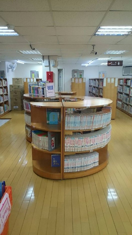 藏书丰富 摄影：新北市立圖書館