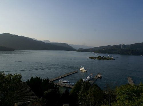 拉魯島-玄光寺眺望日月潭及拉魯島