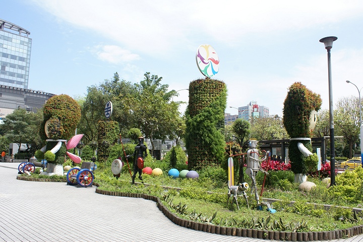 台北车站西侧广场 摄影：Eva隨手拍