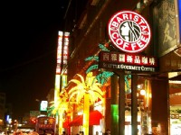 东门夜市周边热闹街景<br/> 摄影：Eva隨手拍