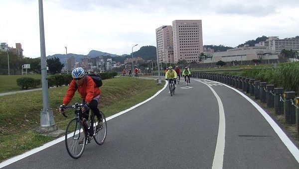 兼具休閒與運動功能的單車/Lu