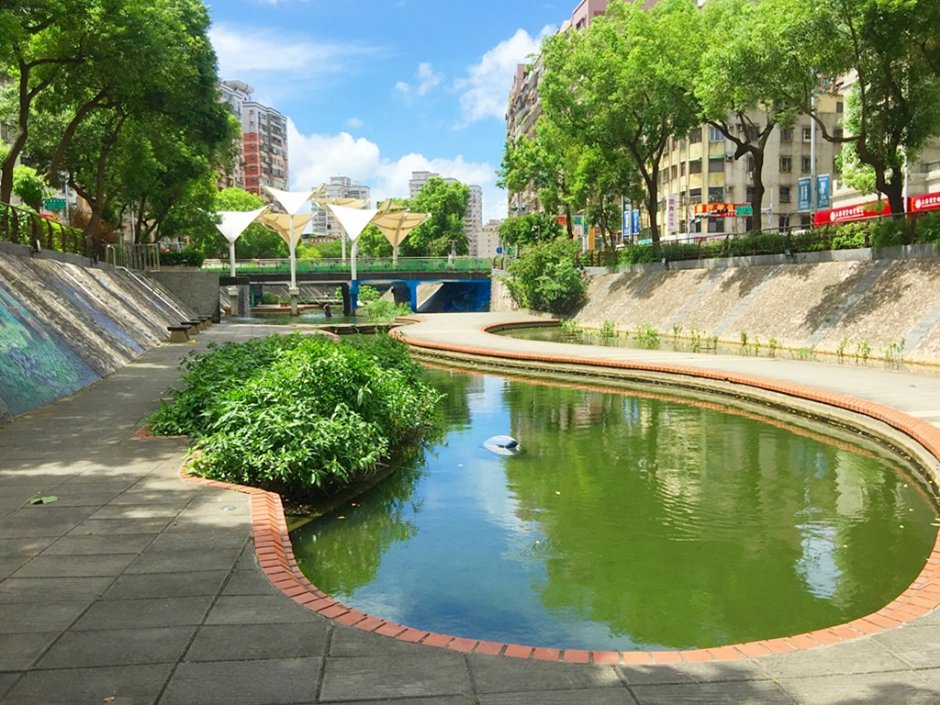 中港大排變身親水河廊成為民眾休憩場所 / Eva隨手拍