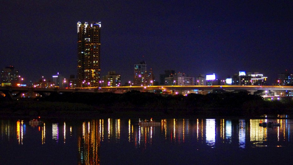 台北河岸夜景迷人/Eva隨手拍